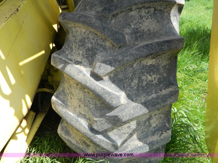 image for item G7862 1980 New Holland TR75 combine