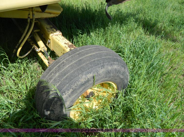 image for item G7862 1980 New Holland TR75 combine