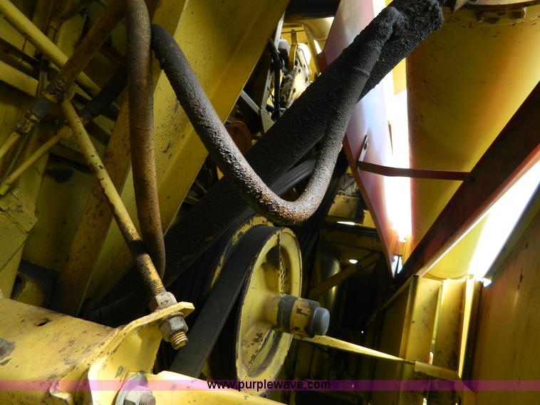 image for item G7862 1980 New Holland TR75 combine