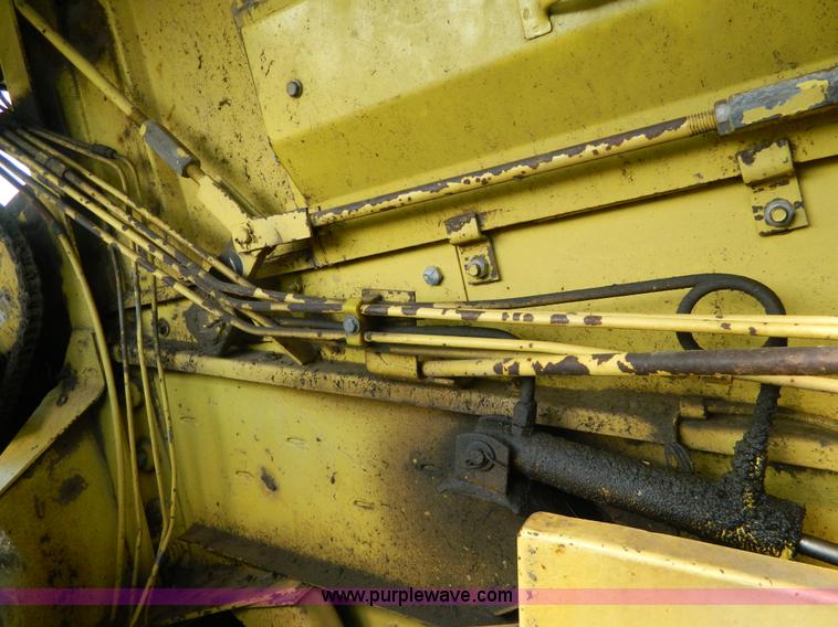 image for item G7862 1980 New Holland TR75 combine