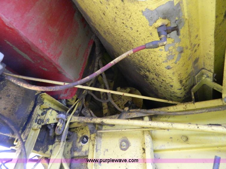 image for item G7862 1980 New Holland TR75 combine