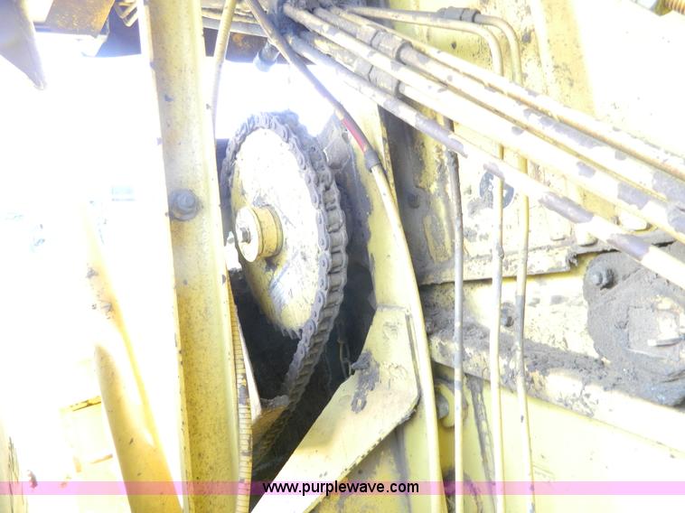 image for item G7862 1980 New Holland TR75 combine