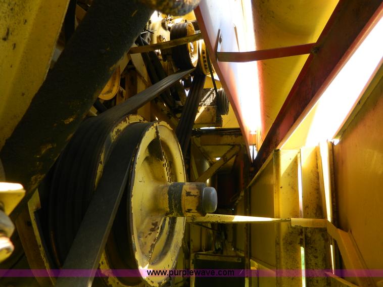 image for item G7862 1980 New Holland TR75 combine