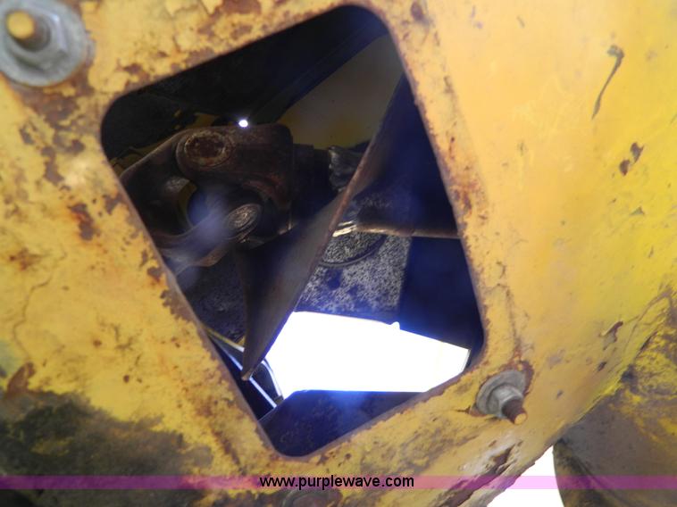 image for item G7862 1980 New Holland TR75 combine