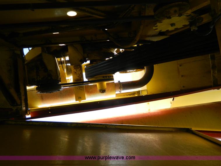 image for item G7862 1980 New Holland TR75 combine