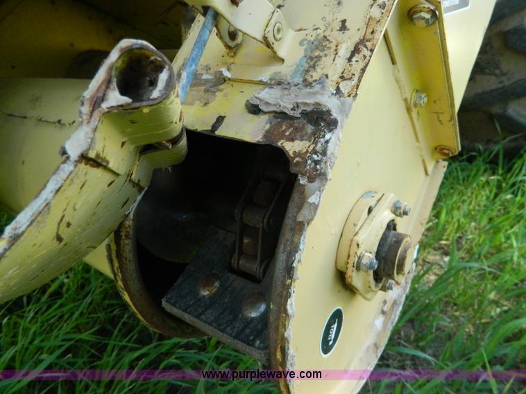 image for item G7862 1980 New Holland TR75 combine