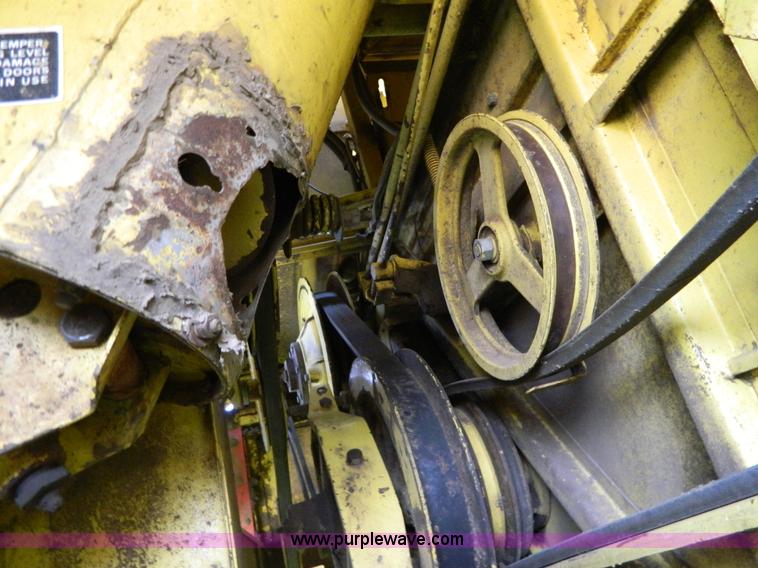 image for item G7862 1980 New Holland TR75 combine