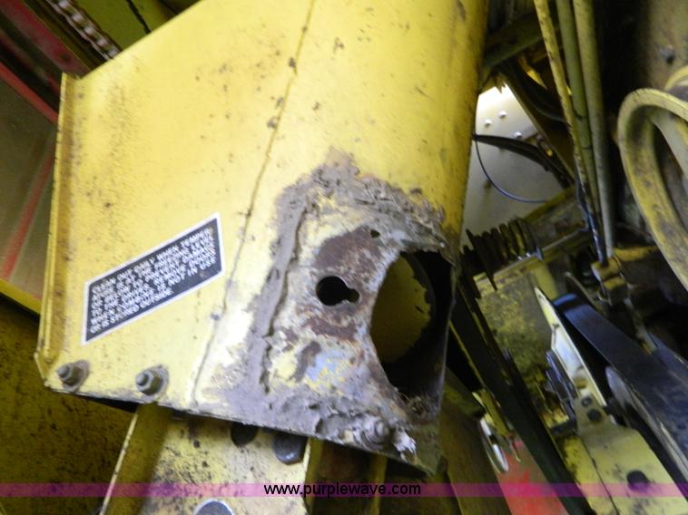 image for item G7862 1980 New Holland TR75 combine