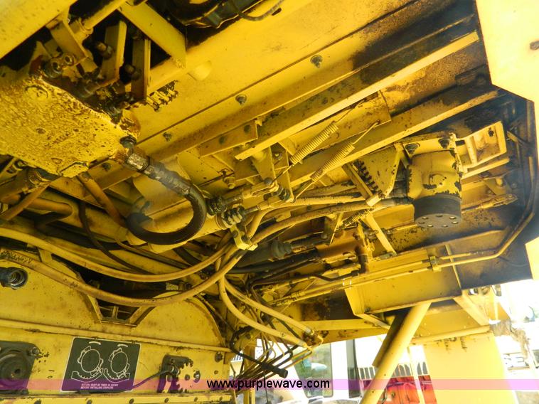 image for item G7862 1980 New Holland TR75 combine