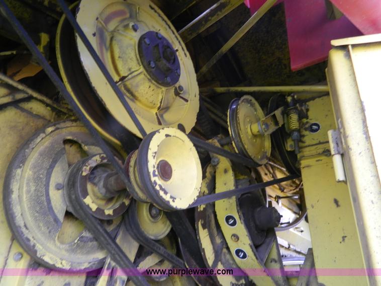 image for item G7862 1980 New Holland TR75 combine