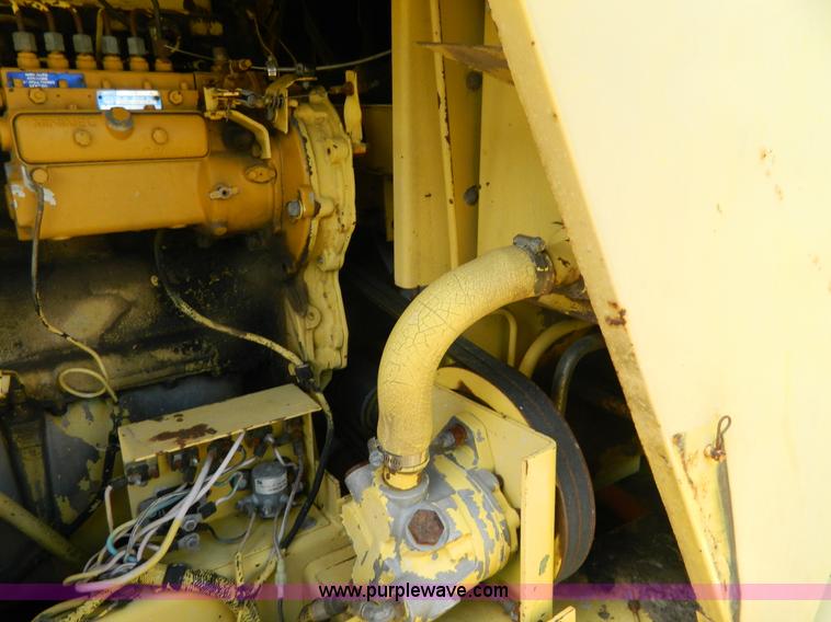 image for item G7862 1980 New Holland TR75 combine