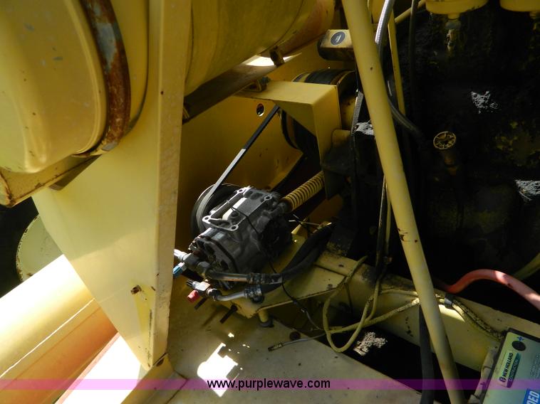 image for item G7862 1980 New Holland TR75 combine