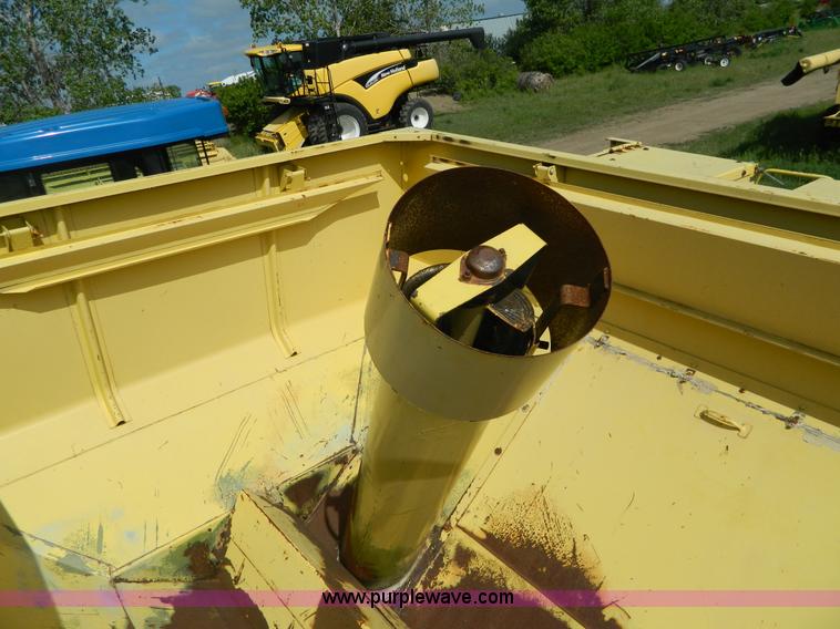 image for item G7862 1980 New Holland TR75 combine