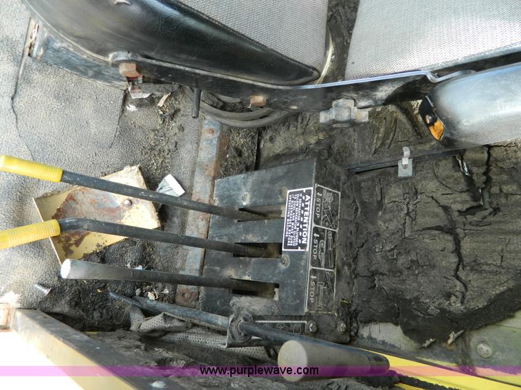 image for item G7862 1980 New Holland TR75 combine