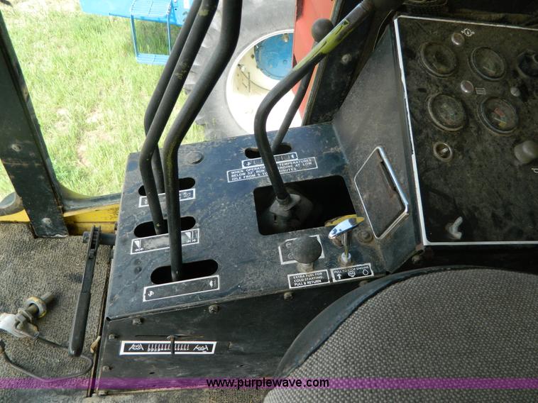 image for item G7862 1980 New Holland TR75 combine