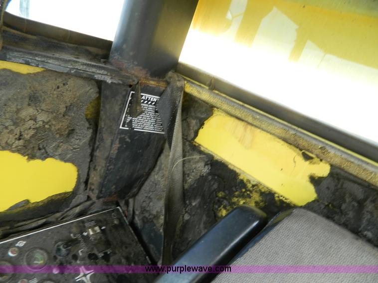 image for item G7862 1980 New Holland TR75 combine