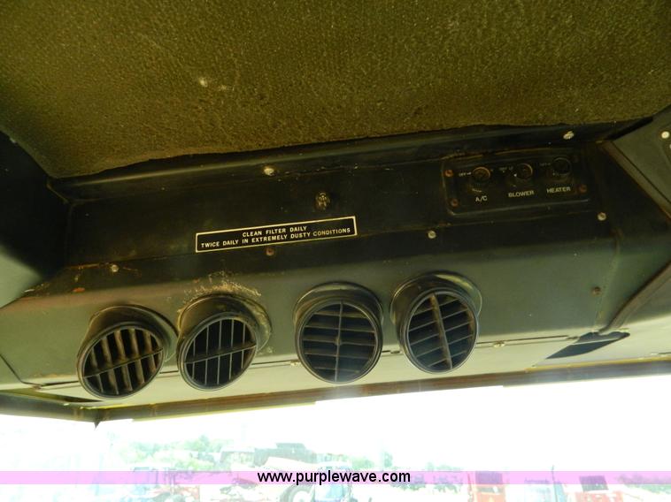 image for item G7862 1980 New Holland TR75 combine