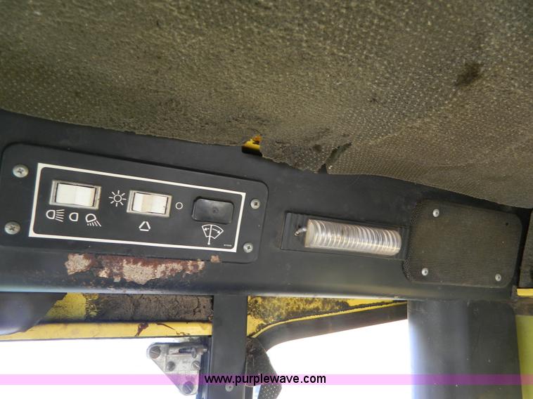 image for item G7862 1980 New Holland TR75 combine