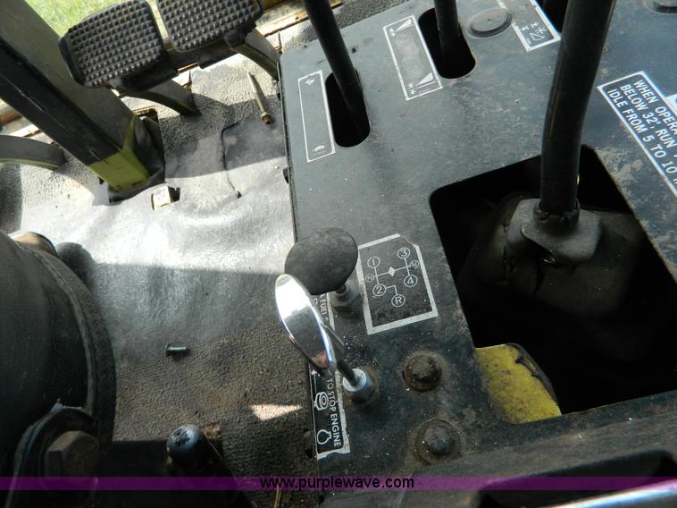 image for item G7862 1980 New Holland TR75 combine