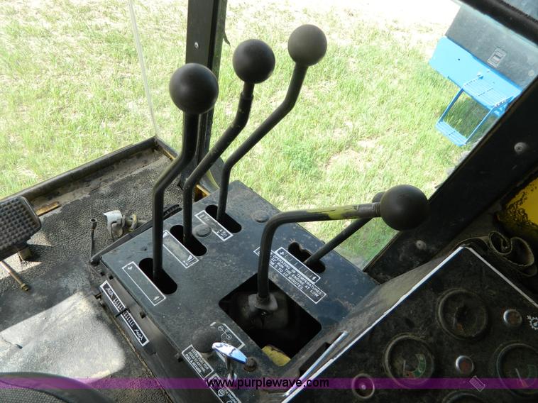 image for item G7862 1980 New Holland TR75 combine