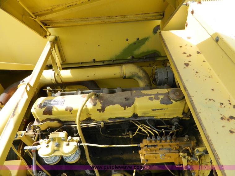 image for item G7862 1980 New Holland TR75 combine