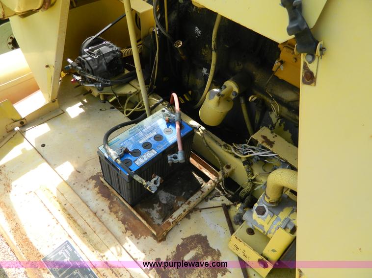 image for item G7862 1980 New Holland TR75 combine