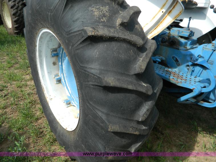 image for item G7863 1967 Ford 5000 tractor