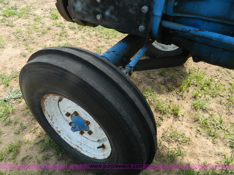 image for item G7863 1967 Ford 5000 tractor
