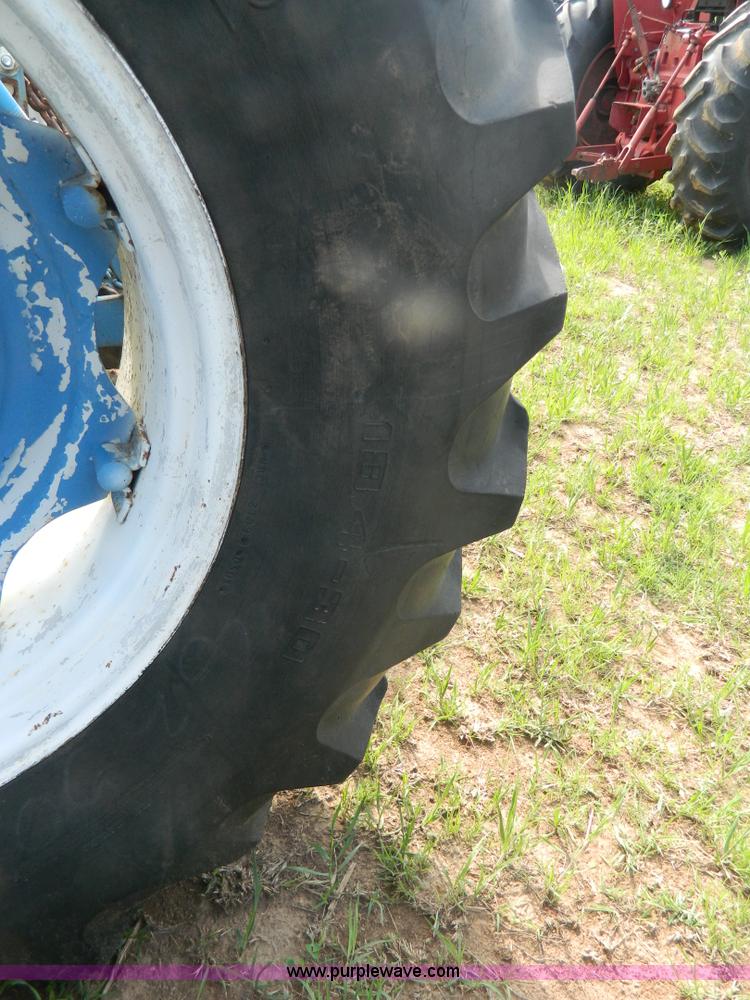 image for item G7863 1967 Ford 5000 tractor