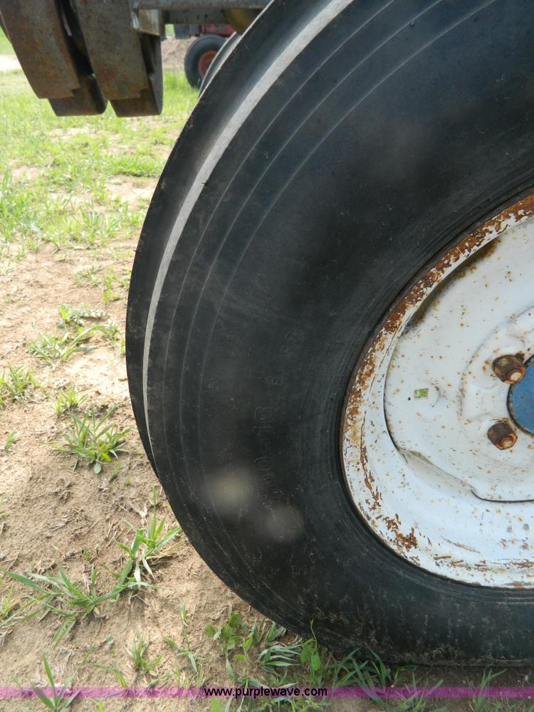 image for item G7863 1967 Ford 5000 tractor