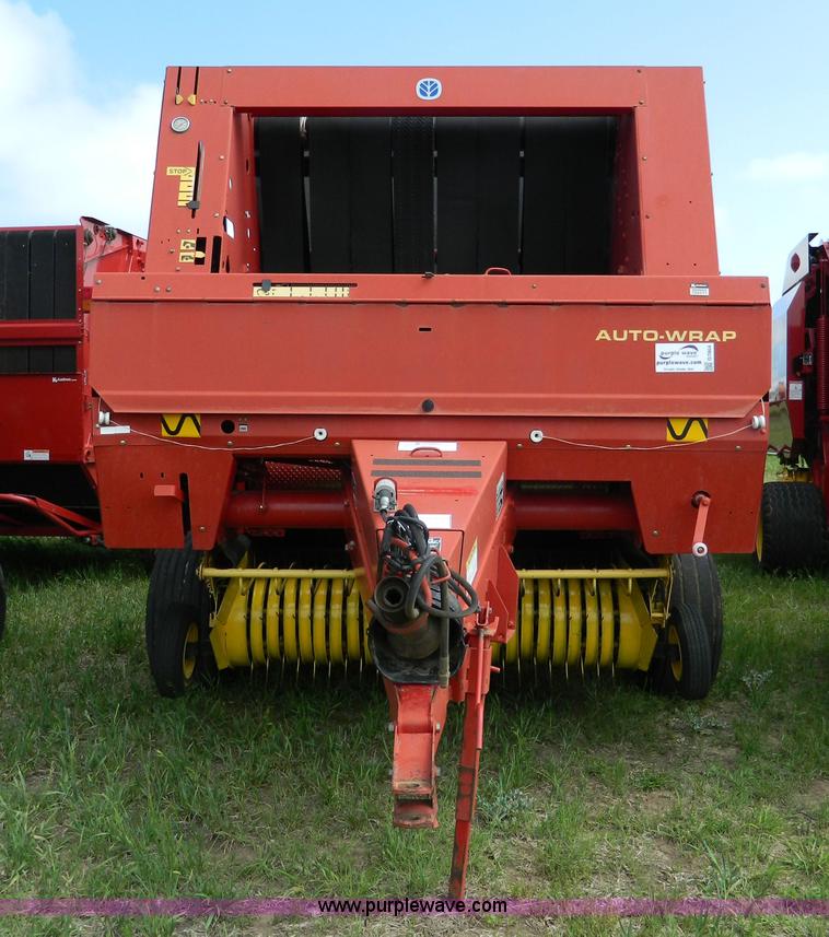 image for item G7864 New Holland 664 round baler