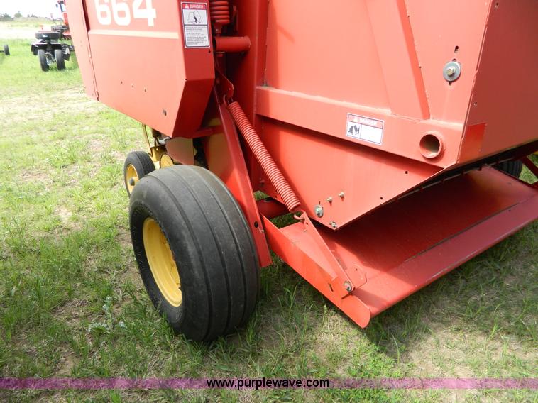 image for item G7864 New Holland 664 round baler