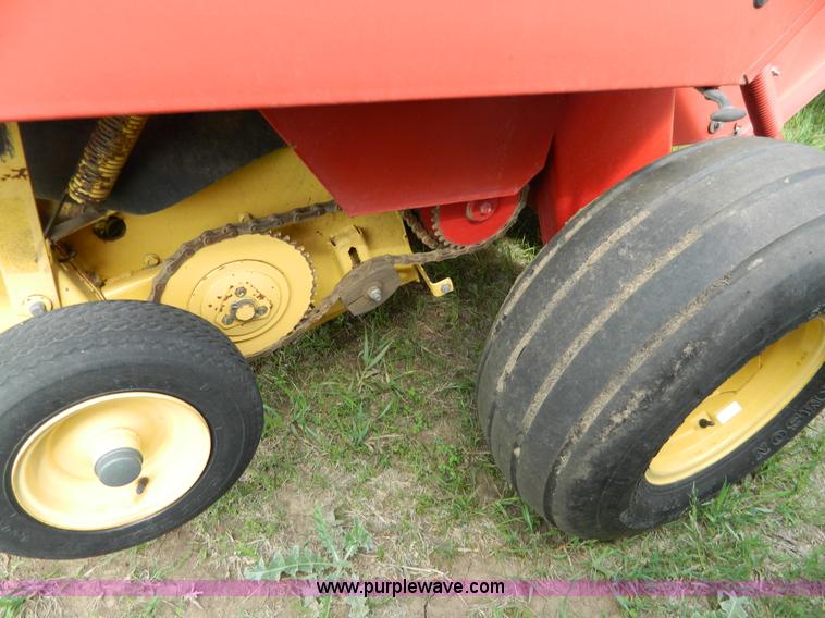 image for item G7864 New Holland 664 round baler