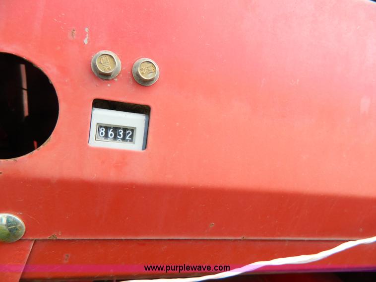 image for item G7864 New Holland 664 round baler