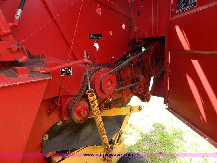 image for item G7864 New Holland 664 round baler