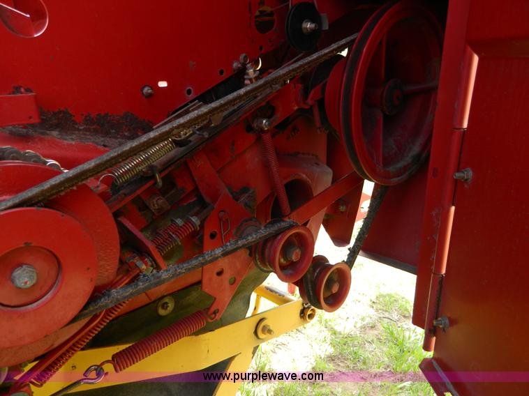 image for item G7864 New Holland 664 round baler