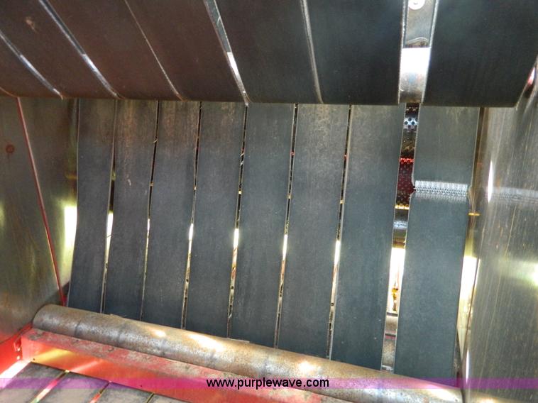 image for item G7864 New Holland 664 round baler