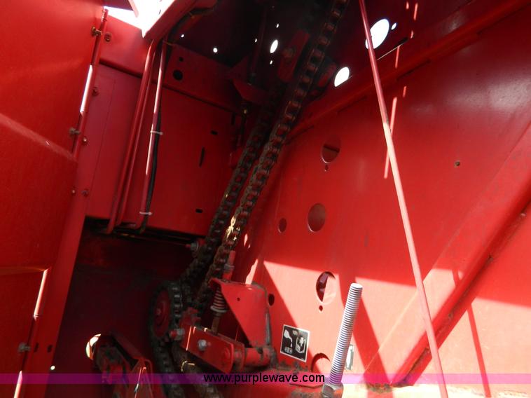 image for item G7864 New Holland 664 round baler