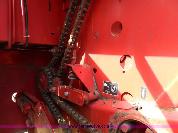 image for item G7864 New Holland 664 round baler