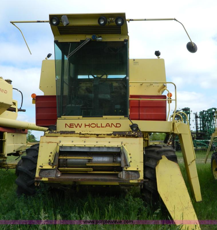 image for item G7866 1983 New Holland TR85 combine