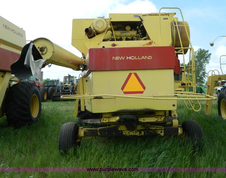 image for item G7866 1983 New Holland TR85 combine