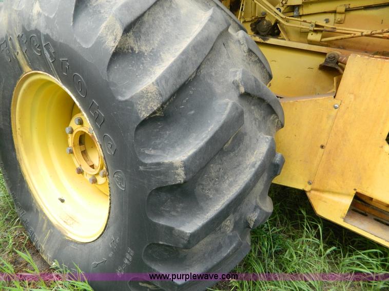 image for item G7866 1983 New Holland TR85 combine