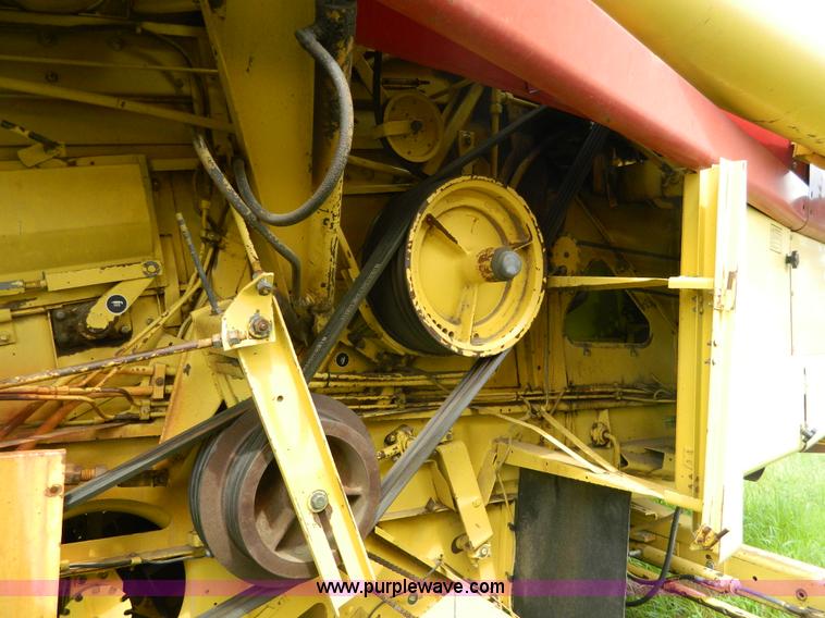 image for item G7866 1983 New Holland TR85 combine
