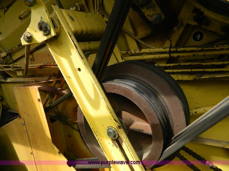 image for item G7866 1983 New Holland TR85 combine