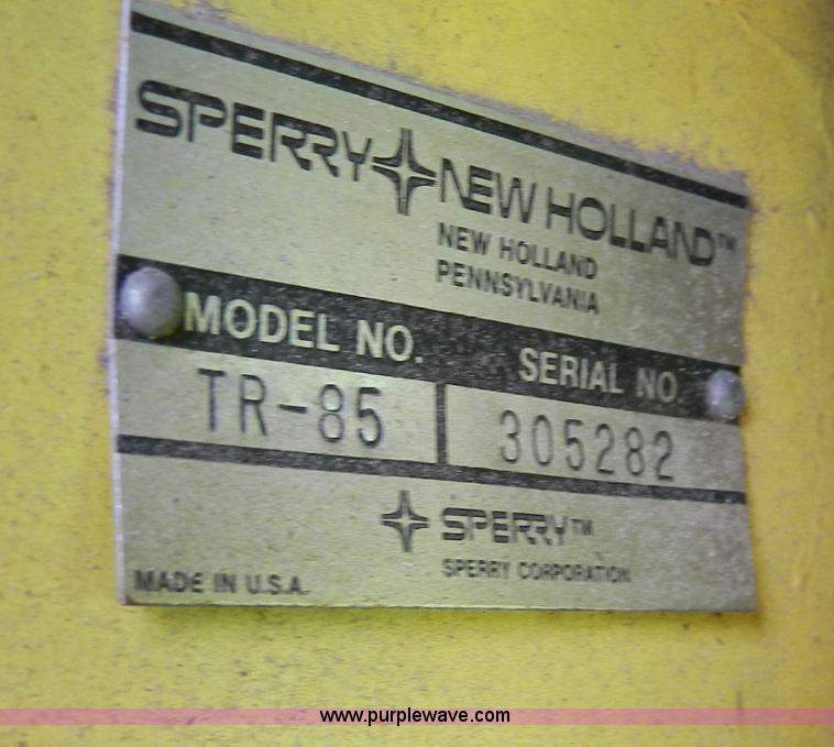 image for item G7866 1983 New Holland TR85 combine