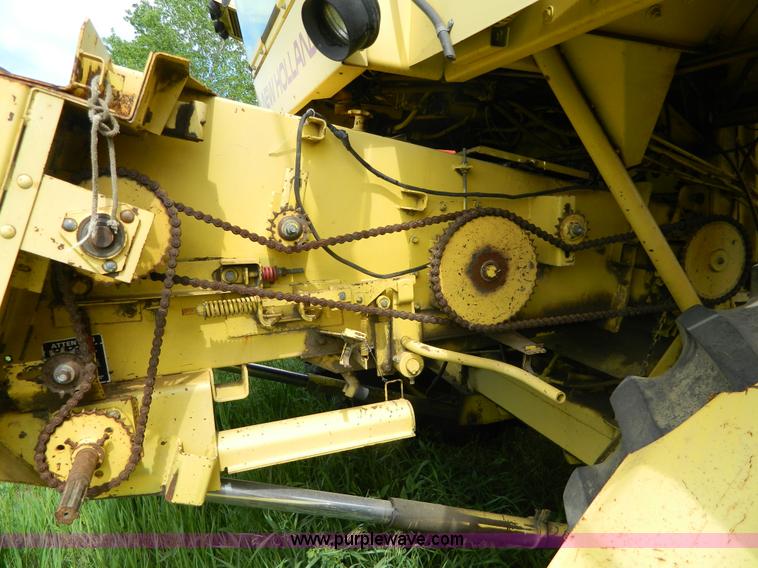 image for item G7866 1983 New Holland TR85 combine