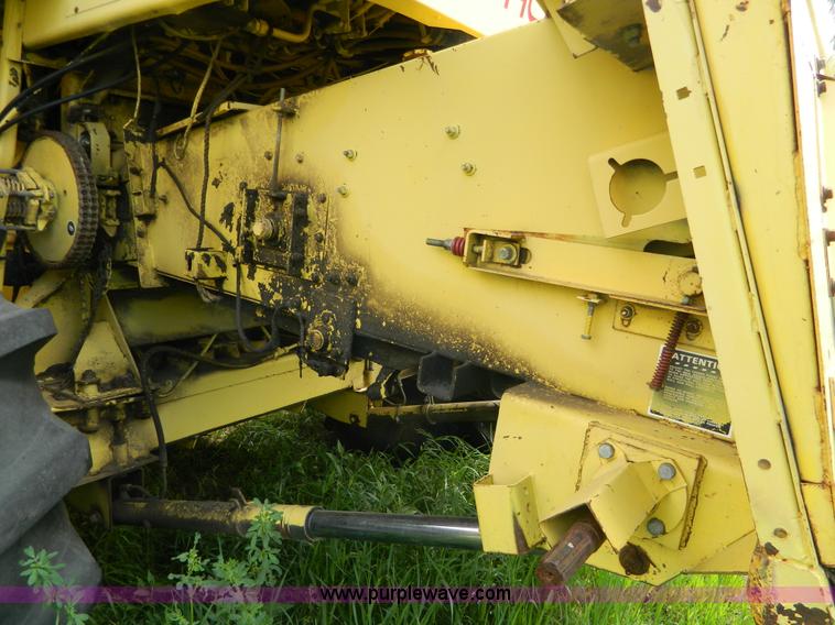 image for item G7866 1983 New Holland TR85 combine