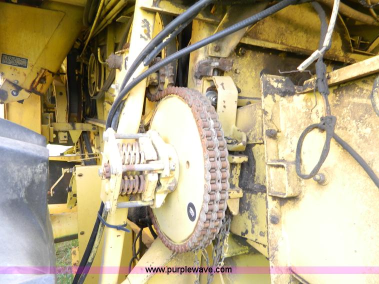 image for item G7866 1983 New Holland TR85 combine