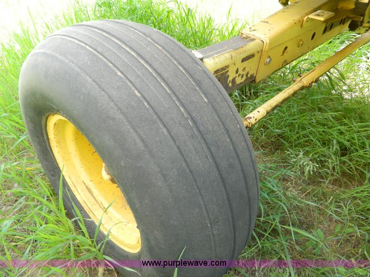 image for item G7866 1983 New Holland TR85 combine