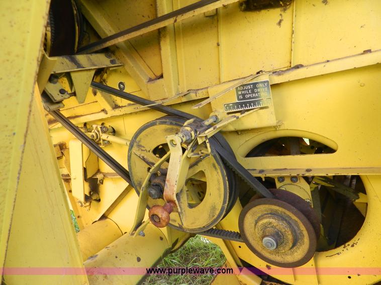 image for item G7866 1983 New Holland TR85 combine